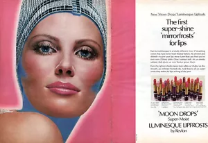 TRUCCO ROSSETTI LUMINOSI PSICHEDELICI Revlon Moon Drops 1970 stampa annuncio 2 pagine - Foto 1 di 1
