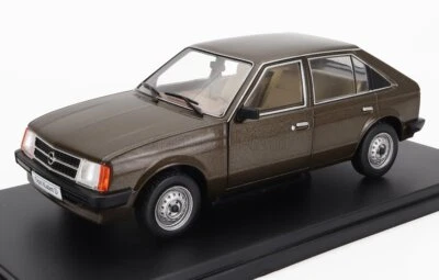 MODELLINO AUTO STATICO HACHETTE OPEL KADETT 1.3 1979 MARRONE MODELLISMO 1:24 - Immagine 1 di 4