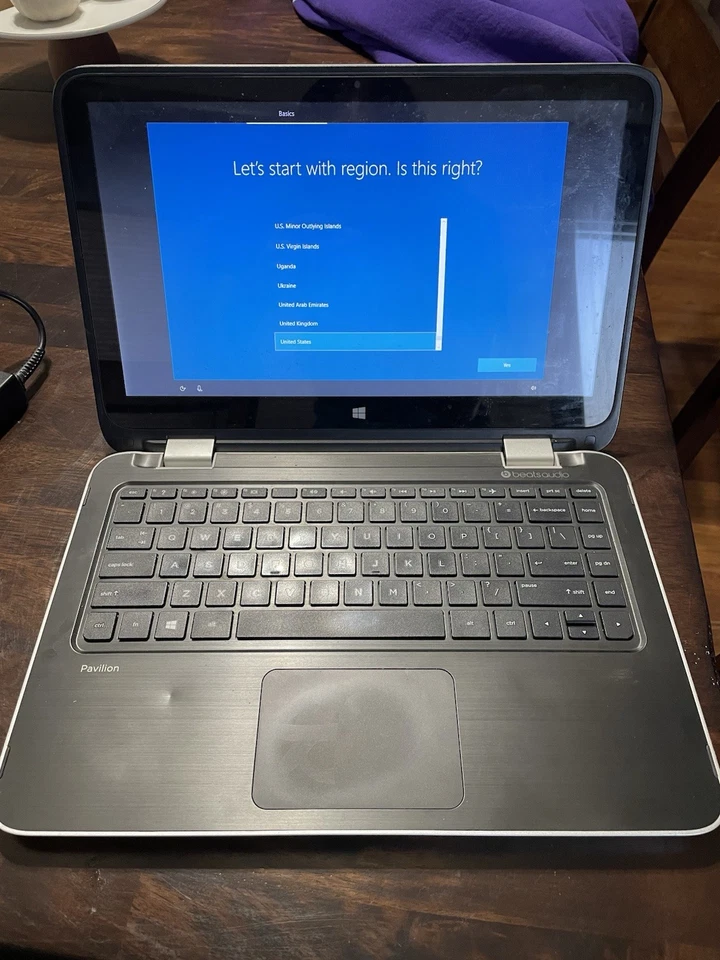 Portátil HP Pavilion con pantalla táctil plateado con Beats Audio Foto 1 de 4