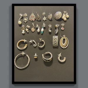 Brighton lot of 24 single earrings - Picture 1 of 10