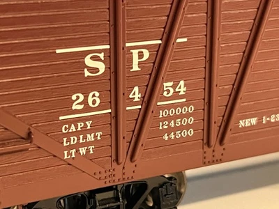 Atlas O Scale 2-rail Southern Pacific 26454 USRA SingleSheathed Boxcar 3004111-1 - Image 1 of 4