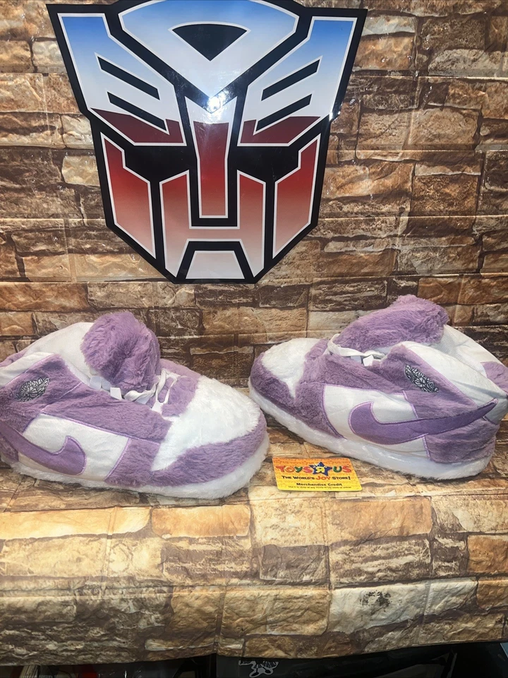 Zapatillas Fury Púrpura Jordan 1 Unisex Adultos/Niños Hombres 11 Mujeres’s 9 Nuevas sin Caja Foto 1 de 4