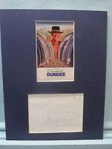 Paul Hogan in "Crocodile Dundee" and Linda Kozlowksi autograph as Sue Charlton - Picture 1 of 2