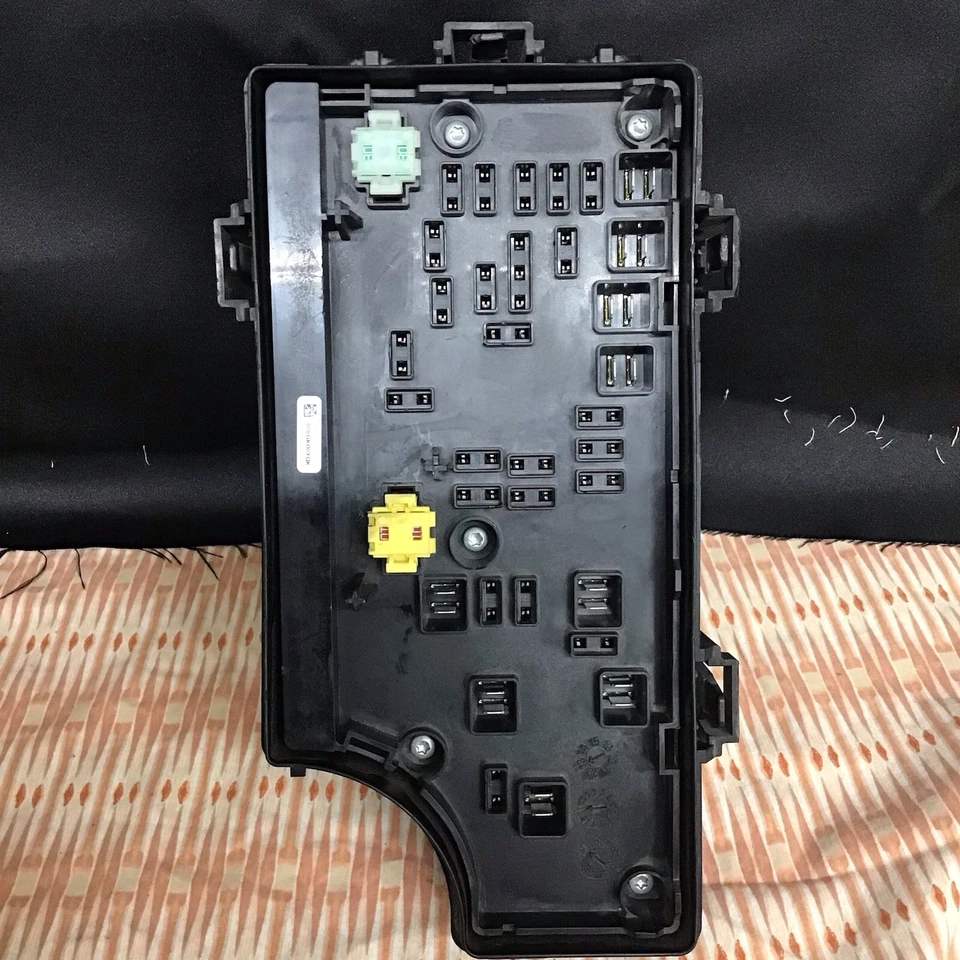 Caja de fusibles módulo BCM 2011-2014 Chrysler 200 Dodge Avenger OEM | 04692346AE Foto 1 de 4