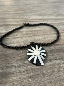 Impresionante colgante con concha de sol con collar de cuentas de ónix - Imagen 1 de 5