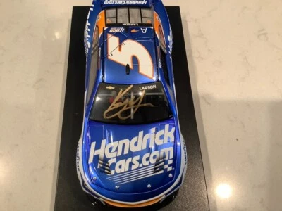 Tarjetas dobles diecasts, sign, indy y sprint firmadas por KYLE LARSON 2024 INDY/NASCAR Foto 1 de 4