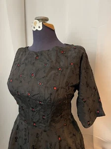 Black Lace Dress Vintage 1950s Red Eyelet Embroidered Satin Rockabilly Pinup M L - Picture 1 of 9