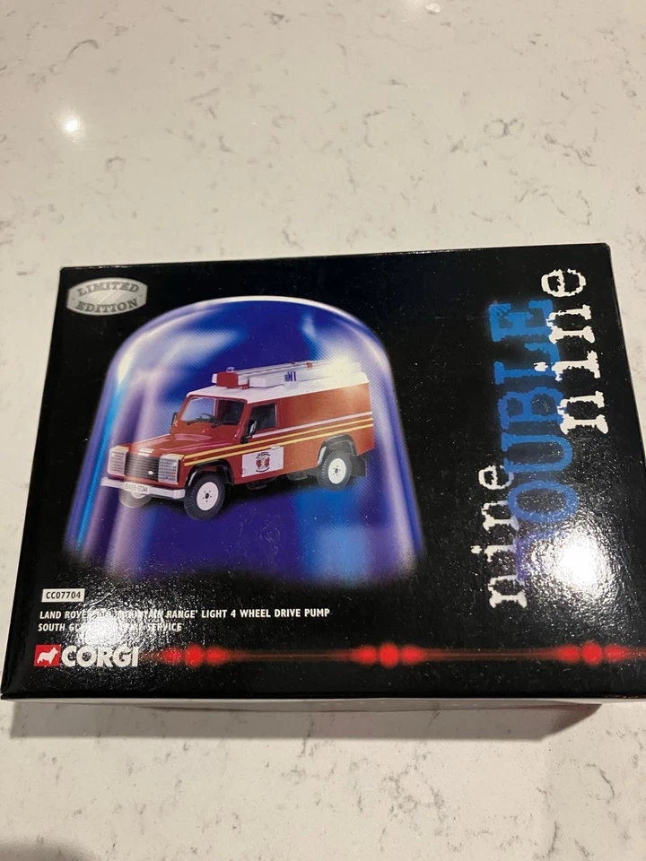 Corgi CC07704 Land Rover 110 Mountain Range Light 4 Wheel Drive Pump South Glamo - Image 1 of 4
