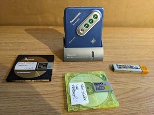Panasonic SJ-MJ80 MiniDisc Player - with charging station + gumstick and discs - Picture 1 of 9