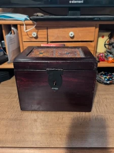 Wooden Box - Picture 1 of 10