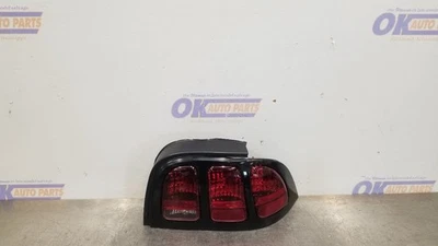 FORD MUSTANG COBRA 96 MONTAJE LUZ TRASERA PASAJERO DERECHO Foto 1 de 4