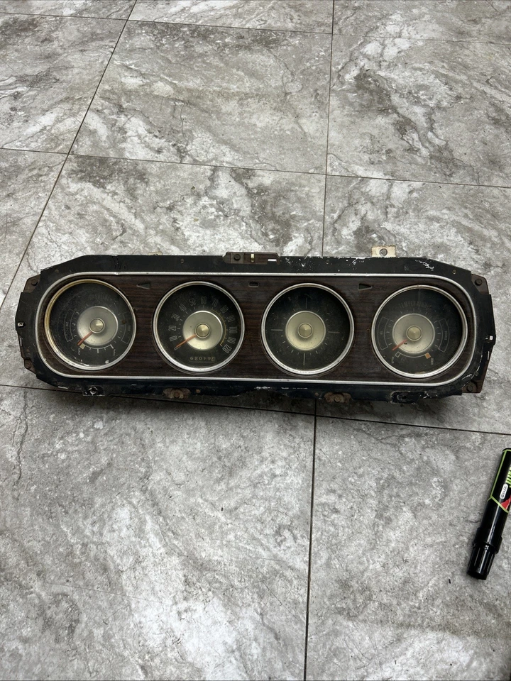 Mercury Cougar 1969 1970 calibre estándar panel de instrumentos instrumento con bisel Foto 1 de 4