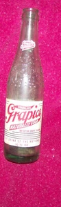 vintage glass soda bottle {grapico} - Imagen 1 de 1
