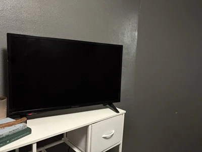 Insignia Class F20 Series 32" 4K HD LED Smart TV - Image 1 of 4