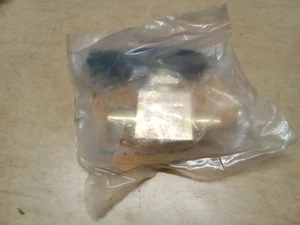 Swagelok B-44F4-SC11 Ball Valve - Picture 1 of 3