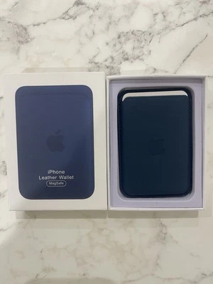 Apple iPhone MagSafe Wallet NAVY - image 1 of 4