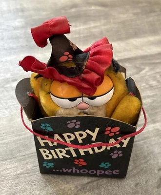 Vintage 1981 Hallmark Dakin, Inc Garfield “I Am The Party Birthday Box” 5.5” - Image 1 of 4