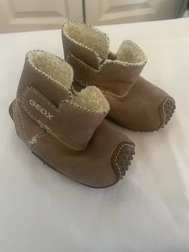 Botas Mukluk de gamuza forradas de piel con suela de nub para bebé GEOX ~ Talla 3 Foto 1 de 4