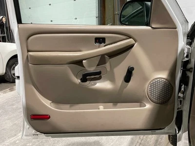 2005 SILVERADO1500 Front Door Trim Panel LHLight Neutral-52C Foto 1 de 4