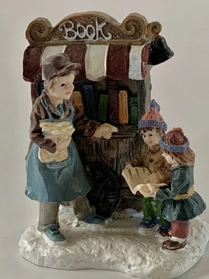 Figura de resina Grandeur Noel 2002 Village Book Wagon Merchant and Children Foto 1 de 4