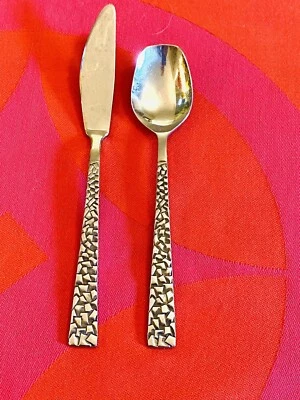 Cuchara de azúcar y cuchillo de mantequilla NationalJapan Pamplona cuadrados texturizados acento negro Foto 1 de 4