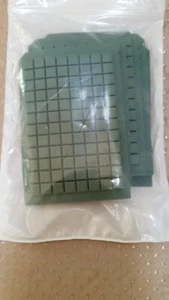 One Pack of Analytical Square Well Cap Mat with Molded Silicone/PTFE Liner 5/pk - Picture 1 of 3