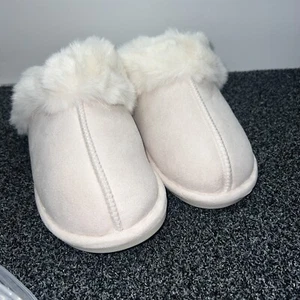 Women Slippers Cozy Warm Winter Slip On House Shoes Fluffy Soft Memory foam - Picture 1 of 4