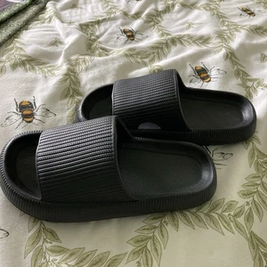 Ladies Sandals Size 3-4 - Picture 1 of 3