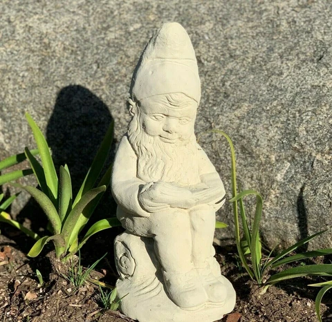 VINTAGE READING GNOME STATUE Cement Concrete Outdoor Garden Patio Lawn Figurine Cover