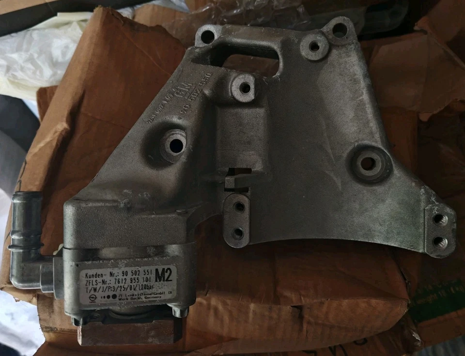 GENUINE VAUXHALL VECTRA MK1 2.0 2.2 POWER STEERING PUMP - Image 1 of 4