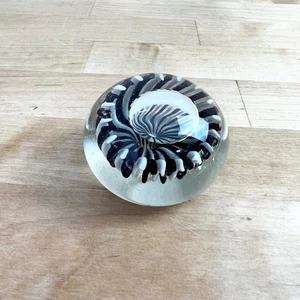 Pisapapeles de vidrio soplado a mano Maslach remolino rayas negras blancas vidrio artístico pequeño - Imagen 1 de 11