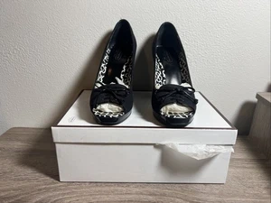 Coach Corey schwarze Peeptoe Schleife 4" Blockabsatz Pumps Größe 7M - Bild 1 von 14