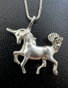 Ciondolo Unicorno Vintage Argento Sterling 925 con Catena Scatola Argento 18 - Foto 1 di 8