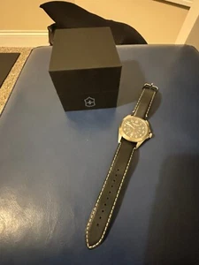Victorinox Field Watch (Swiss Army Heritage) - Picture 1 of 5