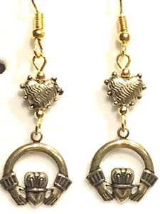 GROSSES ANGEBOT*NEUE HANDGEFERTIGTE GOLDENE KELTISCHE CLADDAGH OHRHÄNGER. KELT.HERZ - NEU - Bild 1 von 5