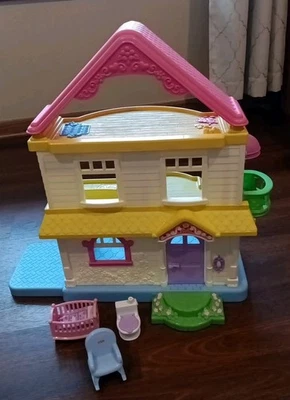 Juego con algunos muebles "Mi primera casa de muñecas" Fischer Price Mattel (2005) Foto 1 de 4