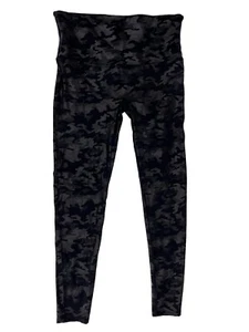 Spanx Womens Leggings Black Camo Shiny Plus Size 1X Ankle Length 28” Inseam - Picture 1 of 5
