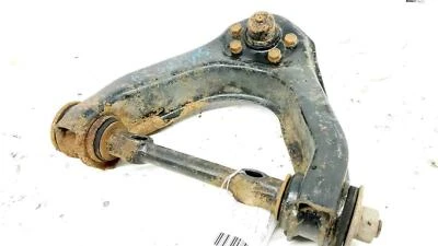 Brazo de control superior delantero derecho camioneta Nissan 1986-1997 Foto 1 de 3