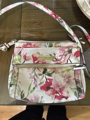 Liz Claiborne 斜挎包钱包粉色花卉水彩 Bloomcore 浪漫 — 第 1/4 张图片