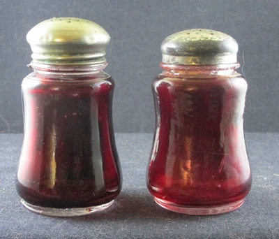 EAPG RUBY STAINED CLEAR GLASS PAIR 1890S SALT SHAKERS 3.5IN GILT ANTIQUE - Image 1 of 3