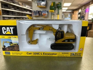 Norscot 55096 1:50 Die-Cast Caterpillar 320C L Excavator - Picture 1 of 3