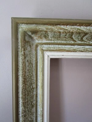 Cadre ancien en bois mouluré effet doré - Photo 1/4