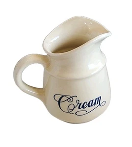 Creme Keramik glasiert Eisenstein Milchkännchen Restaurant Elfenbein Krug Vintage blau kursiv - Bild 1 von 3