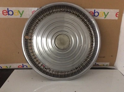 GM 9722915 70-72 Pontiac Grand Prix Bonneville Catalina Hub Cap 15" Wheel Cover - Image 1 of 2
