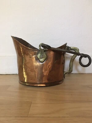 Antiguo cubo de cobre carbón asas de latón y hierro forjado ¡antiguo hermoso!  Foto 1 de 4