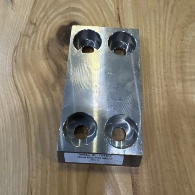 Soporte de montaje Nova Bus Corporation PN 58232 Foto 1 de 3