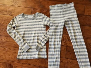 Hanna Andersson Pajamas, Gray/White Stripe, Unisex, Size 5 (110), organic cotton - Picture 1 of 2