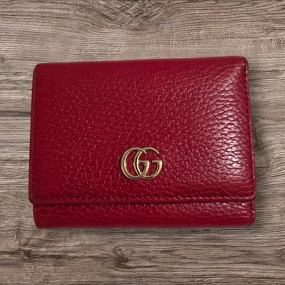 Auténtica billetera compacta triple de cuero rojo GUCCI GG Marmont hecha en Italia Foto 1 de 4