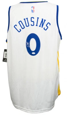 Camiseta deportiva de los fanáticos de los Golden State Warriors firmada por DeMarcus Cousins de la NBA (CERTIFICADO DE AUTENTICIDAD JSA) Foto 1 de 4
