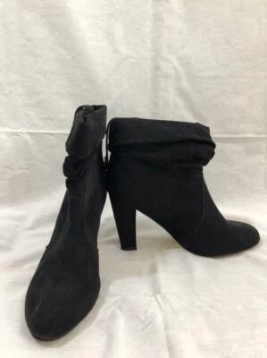 Botas para mujer Thalia Sodi botines negros gamuza tacones detalles dorados talla 7,5 M Foto 1 de 4